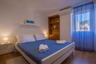 Room M - Cres - 9