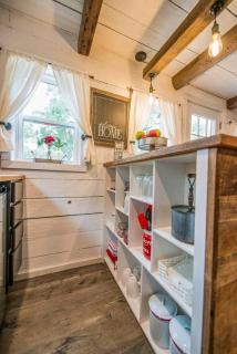 Cozy Cabin Little Red Hen 12 min to Magnolia - 3