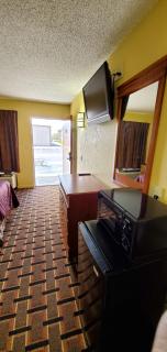 Americas Best Value Inn-Indianola - 9