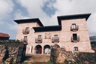 Arha Casona de Carmona (Antiguo Parador de Carmona-Cantabria) - Carmona - 1