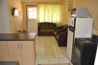 Heloise Home Stay - Oudtshoorn - 2