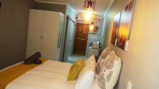 21 on Klein Karoo - Oudtshoorn - 3