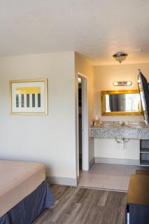 Harmony Inn and Suites - 8