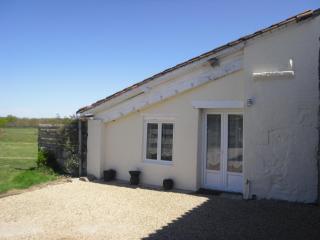 La Petite Grange gîte climatisé plain-pied 3 chambres 5 personnes 2 toilettes, parking, WIFI, piscine d'été chauffée à partager, Animaux acceptés Gîte en pleine nature - Lorignac - 3