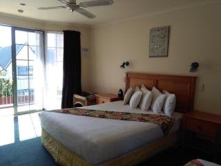 Colonial Lodge Motel - 7