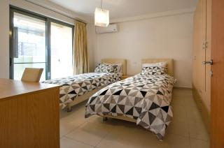 Modern Stylish Apartment - 2 Bedroom & 2 Bathroom Apartment - Spinola Bay, St Julians - St. Julian - 4