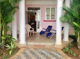 Fayruz Villa is a 3 bedroom, 3 bathroom detached house with AC and swimming pool 5 minutes walk from Flic en Flac public beach - Flic-en-Flac - 3