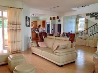 Fayruz Villa is a 3 bedroom, 3 bathroom detached house with AC and swimming pool 5 minutes walk from Flic en Flac public beach - Flic-en-Flac - 1