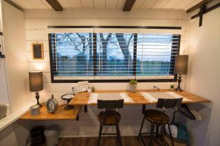 Stillwater House Elegant tiny container home Near Magnolia - Waco - 4