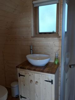 Sutor Coops The Den with Hot Tub - 2