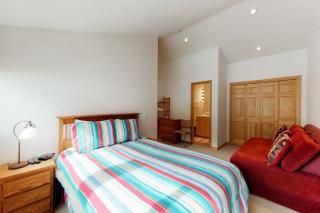 Delightful International Village Getaway - 2