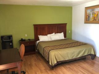 Americas Best Value Inn Visalia - Visalia - 8