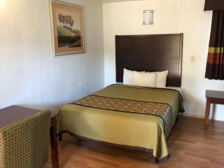 Americas Best Value Inn Visalia - Visalia - 3