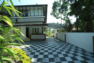 Gokulam Home Stay - Munnar - 4