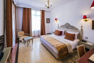Majestic Hotel - 9