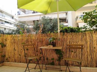 Bright Apartment steps from the Sea - 4