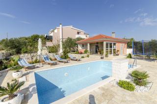 Apartments Sinisa - Sevid - 0