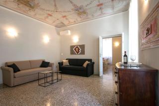 Piazza Paradiso Accommodation - 8