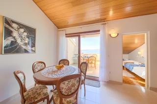 Apartment Galerija by El-Pi Tours - Njivice - 1