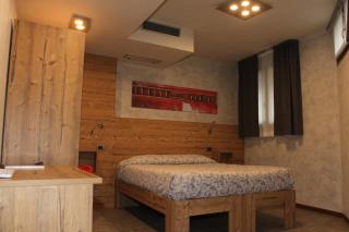 Hotel Bed & Rooms , Corte Rossa -1 Min Walk To Bernina Express - Tirano - 3