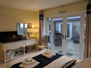 The Garden Room, Private Entrance Ensuite - 9