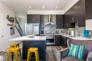 Ocean View 3 Bedrooms Condo, just steps from the park, pier & water! - 4