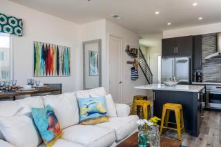 Ocean View 3 Bedrooms Condo, just steps from the park, pier & water! - Imperial Beach - 6