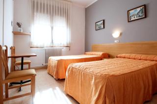 Hostal Montserrat - Tona - 8