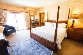 A Bear and Bison Country Inn - 9