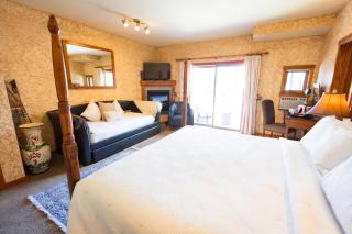 A Bear and Bison Country Inn - 5