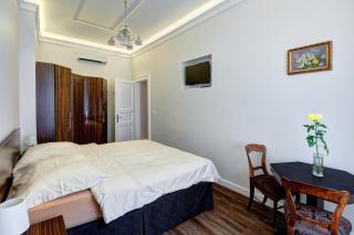 The Old Town Luxury Hideaway Apartment AC - 2