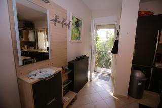 Pine-Tree Apt w/ Private Garden 50 m from the Sea - Golem - 2