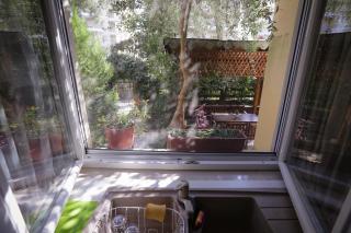 Pine-Tree Apt w/ Private Garden 50 m from the Sea - Golem - 1