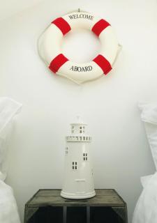 Nancie's Place - DARTMOUTH TOWN CENTER with PRIVATE PARKING - A Traditional Georgian PRIVATE DUPLEX APARTMENT - BEAUTIFULLY REFURBISHED - TWO BEDROOMS, BATHROOM, KITCHEN and LOUNGE DINER - 2