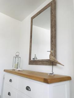 Nancie's Place - DARTMOUTH TOWN CENTER with PRIVATE PARKING - A Traditional Georgian PRIVATE DUPLEX APARTMENT - BEAUTIFULLY REFURBISHED - TWO BEDROOMS, BATHROOM, KITCHEN and LOUNGE DINER - 6