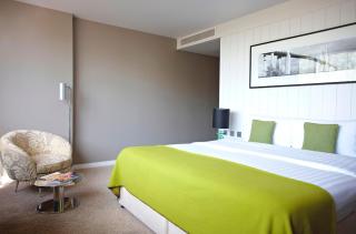 Clayton Hotel Chiswick - 1
