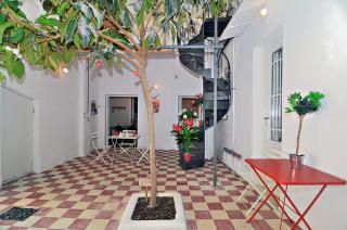Neoclassical House with Unique Athenian Yard (nearby metro station) - Atene - 8