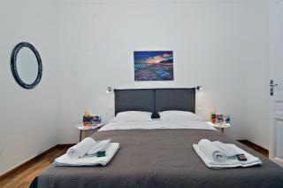 Neoclassical House with Unique Athenian Yard (nearby metro station) - 6