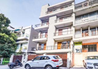 Skylink Suites Bed & Breakfast - New Delhi - 8