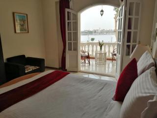 Nile Jewel Suites luxurious fully serviced 2 bedroom Ap - Luxor - 1