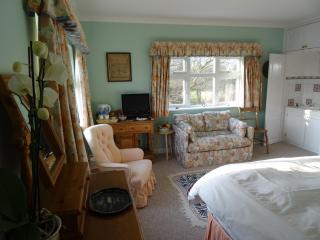 The Newnham White House - Baldock - 1