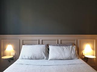 Room222 - stylish room La Spezia Old Town - 5' station to Cinque Terre - 9