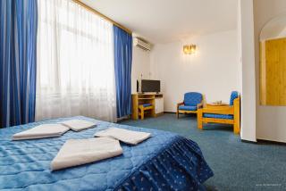 Hotel Iris - 3