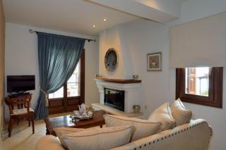 Iatrou Guesthouse - 9
