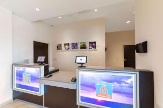 Studio 6 Austin Airport - 1