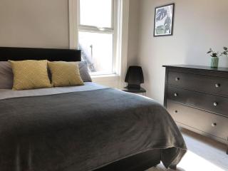 Wellesley Avenue - 8