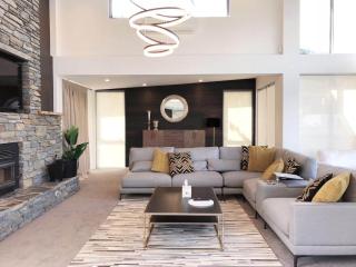 Luxury Lakeside Home with Remarkable View - Queenstown - 0