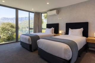 Luxury Lakeside Home with Remarkable View - Queenstown - 5