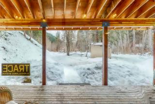 Merry Creekside Retreat - 6