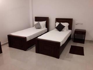 Airport Grand Holiday Home - Katunayake - 5